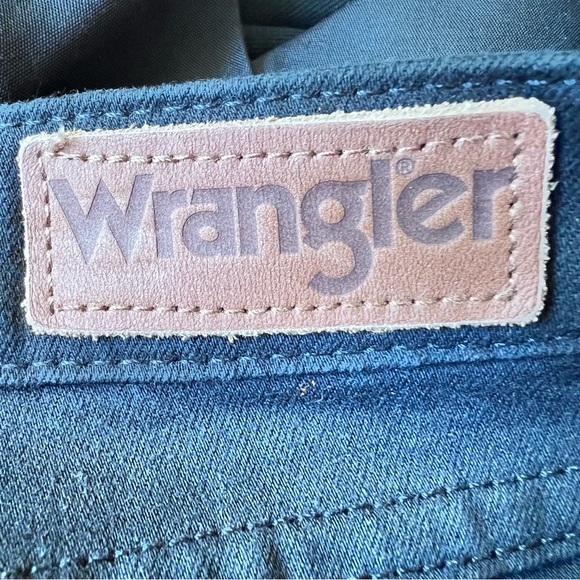 Wrangler women’s high rise unforgettable skinny jeans size 16 - Picture 6 of 8